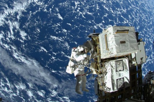 Астронавты сделали уникальное видео-селфи в открытом космосе
