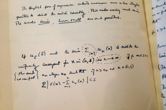 Блокнот містить записи вченого, зроблені під час Другої світової війни