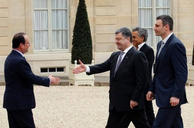 Порошенко и Олланд обсудят в Париже ситуацию в Донбассе