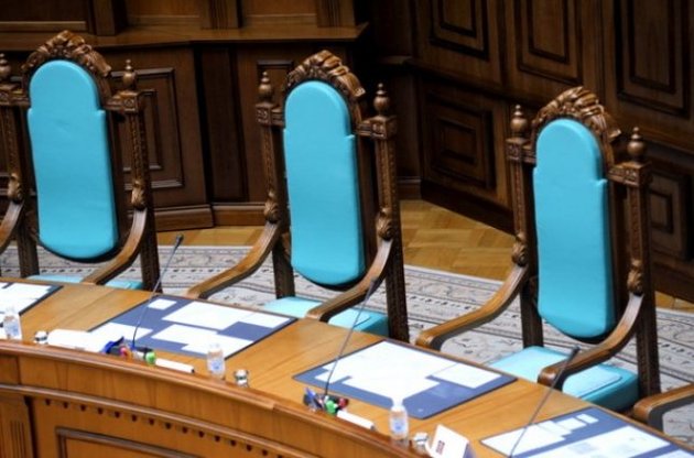 КСУ отложил рассмотрение закона о люстрации