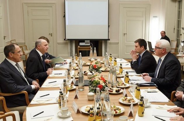 Украине навязали игру по "российским правилам" на "нормандских" переговорах в Берлине