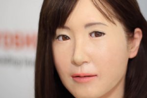В Токио женщина-андроид будет работать продавцом в супермаркете