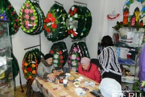 В Екатеринбурге ветеранов потчуют водкой и чаем в похоронном доме