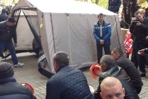 Шахтеры перекрыли Крещатик и установили палатку под Минэнерго