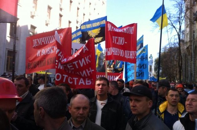 Протестующие шахтеры после Рады пришли под Кабмин