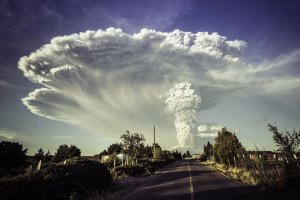 У Чилі 4000 людей покинули свої будинки через виверження вулкана