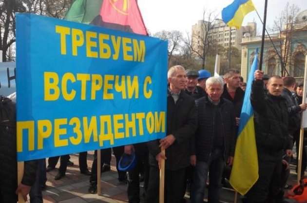 Шахтеры продолжают митинговать