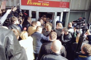 Съезд адвокатов в Киеве стартовал без киевской делегации, ее не пустили неизвестные