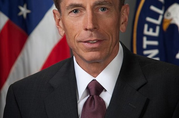 Раніше Петреус не визнавав своєї провини