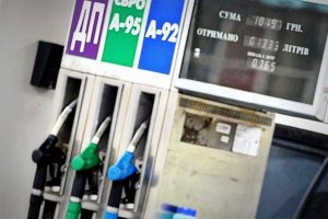 В Украине за март продажи бензина снизились на 40%