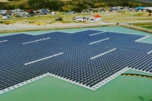 В Японии завершилось строительство двух гигантских плавучих солнечных электростанций