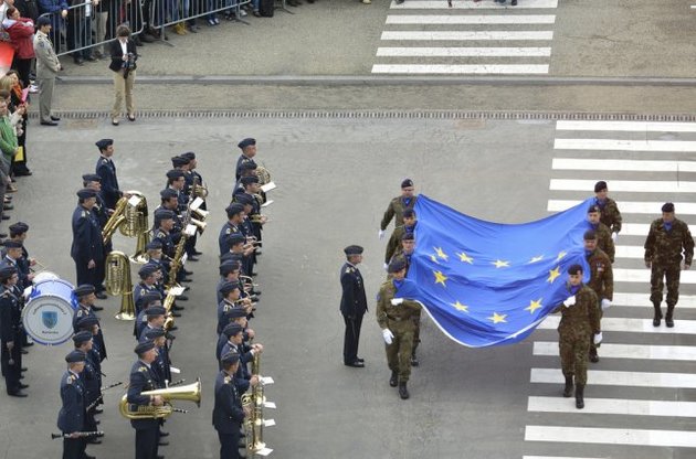 Франция увеличит оборонный бюджет почти на 4 млрд евро из-за угроз терактов