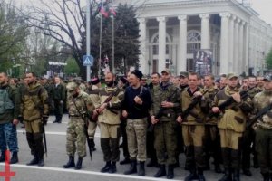 В ногу з Москвою: У Донецьку бойовики влаштували репетицію "параду Перемоги" на 9 травня