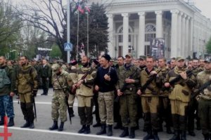 В ногу с Москвой: В Донецке боевики устроили репетицию "парада Победы" на 9 мая