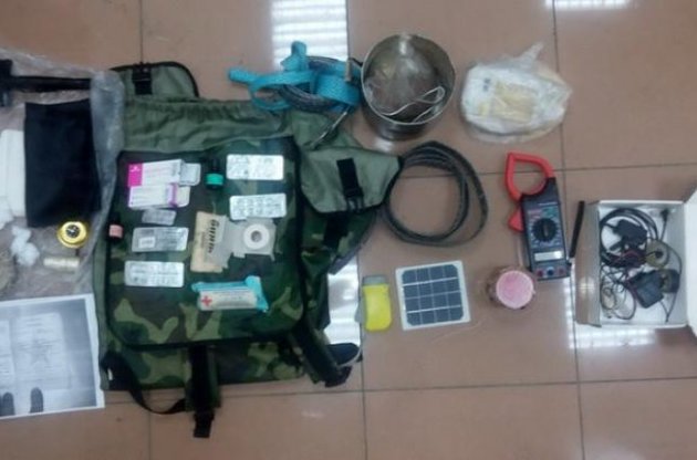 Під час перевірки у нього виявили ряд предметів