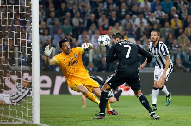 Криштиану Роналду свой 76 гол в Лиге Чемпионов забил головой