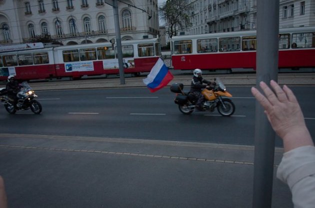 Формальные запреты властей европейских стран вынудили &quot;волков&quot; прорываться на Берлин отдельными группами, разрушив планы о массовом пробеге