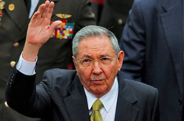Рауль Кастро вже прибув на парад до Путіна