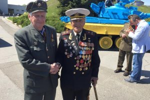 Ветераны УПА и Красной армии впервые публично пожали друг другу руки