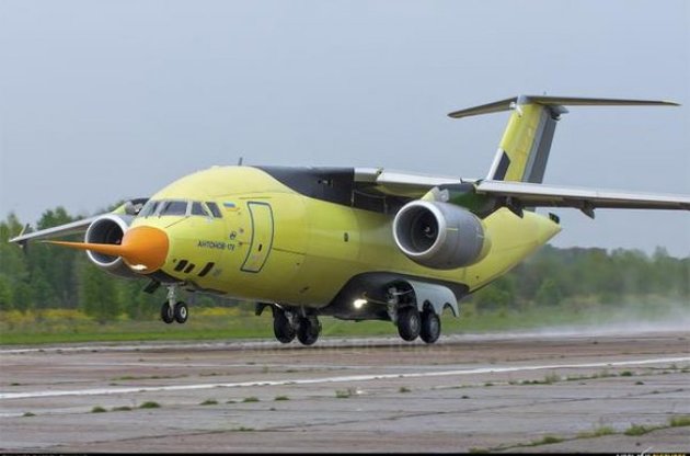 Новий український транспортний літак Ан-178 здійснив свій перший політ