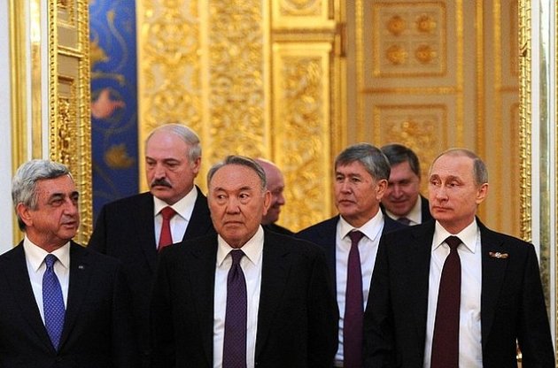 Президенти Білорусі і Узбекистану обурилися спробам привласнити перемогу над нацизмом окремими народами