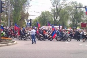 В Донецке проходит "шествие", приуроченное к годовщине  "референдума"