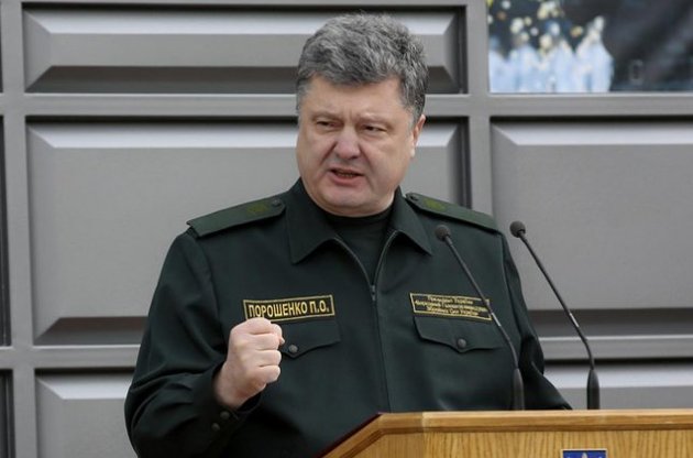 Порошенко пообещал освободить и отстроить аэропорт Донецка