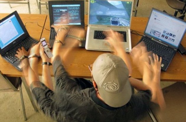 Колясников отмечает значительное количество "антироссийских" блогеров