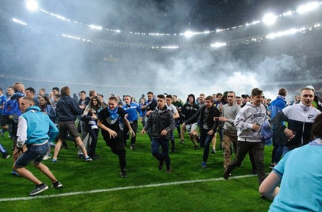 УЕФА открыла дело против "Днепра" из-за болельщиков и грубой игры