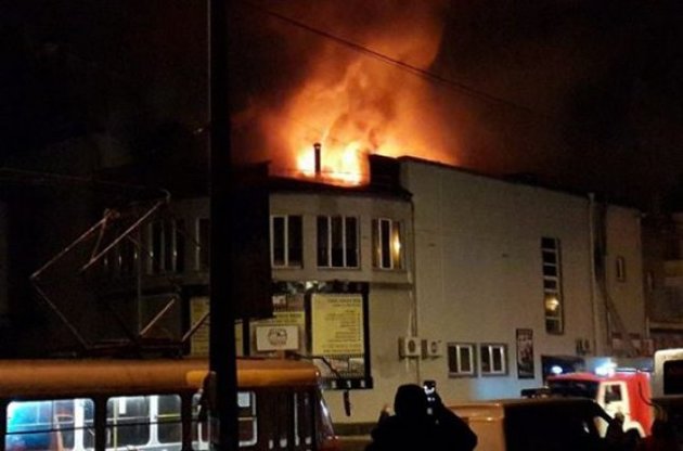 Жовтень полностью восстановят и закупят новые кресла