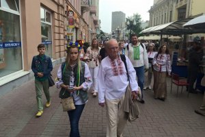 В Москве на Арбате состоялся парад  вышиванок