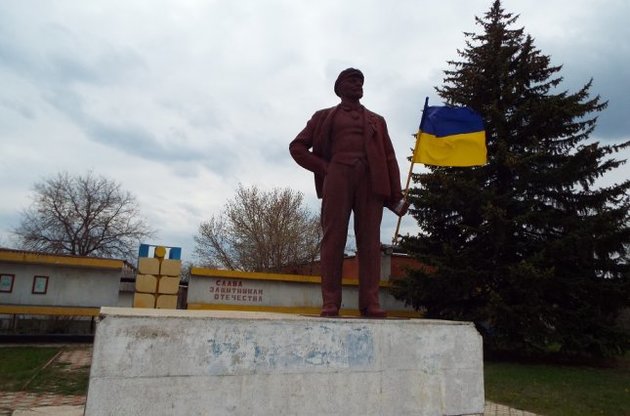Украина пытается жить без Ленина – WSJ