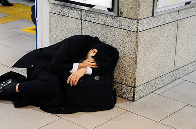 Японські компанії, як правило, штовхають співробітників до понаднормової роботи