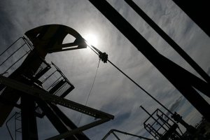Нефть дорожает после падения днем ранее