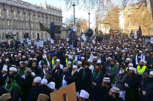 Кількість людей на мітингу можна оцінити з великою точністю