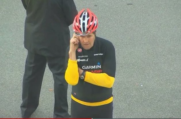 Керрі впав з велосипеда і зламав ногу