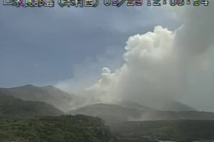 Потужне виверження вулкану в Японії: оголошено максимальний рівень небезпеки