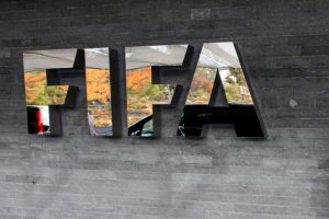 Помощника президента ФИФА обвинили в переводе $ 10 млн фигуранту дела о взяточничестве