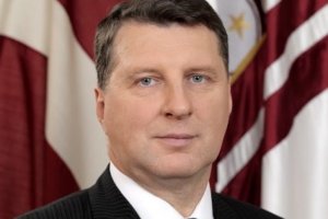 Новоизбранный президент Латвии заверил Порошенко в поддержке партнерства с Украиной