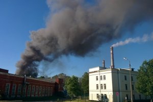 В Эстонии пылает завод, городу грозит химическое заражение