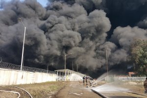 Пожежа на нафтобазі у Василькові посилилася – ЗМІ