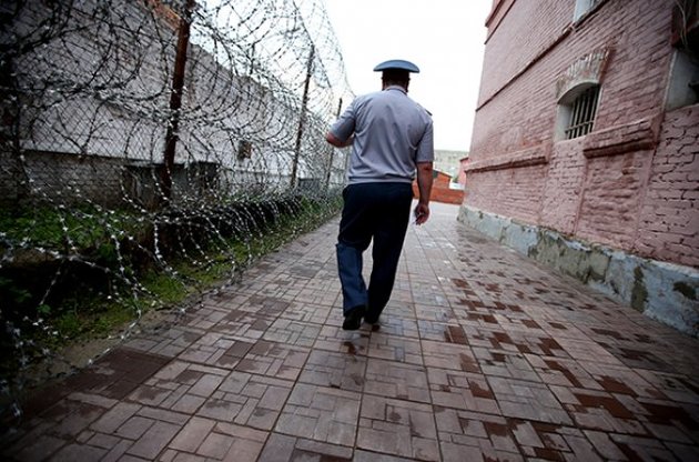 Росія хоче дозволити охоронцям у в'язницях бути садистами -  Newsweek