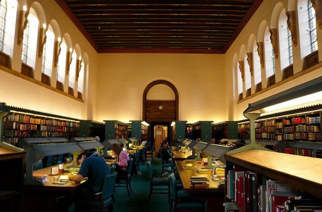 Українські студенти мріють навчатися в Кембриджі, а не мають грошей та не володіють англійською