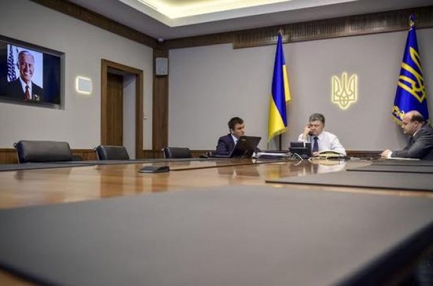 Порошенко і Байден обговорили наступні кроки в разі ескалації ситуації в Донбасі