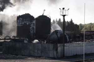 ДСНС: Загроза повторних вибухів на нафтобазі під Васильковом зберігається, але ситуацію контролюють
