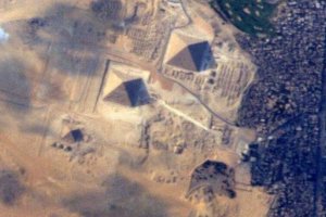 Астронавт показал новое фото египетских пирамид из космоса