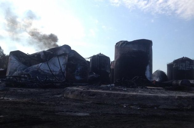 Догорає один з резервуарів