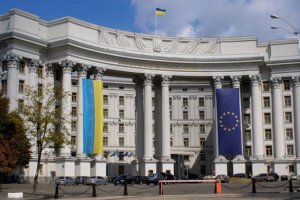 Медведєв зобов'язаний узгоджувати з Україною візити в Крим - МЗС