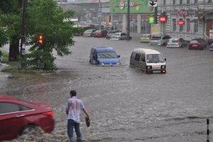 Потужна злива затопила Дніпропетровськ