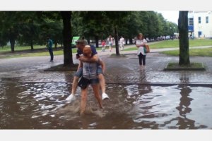 Злива з градом накрила Харків